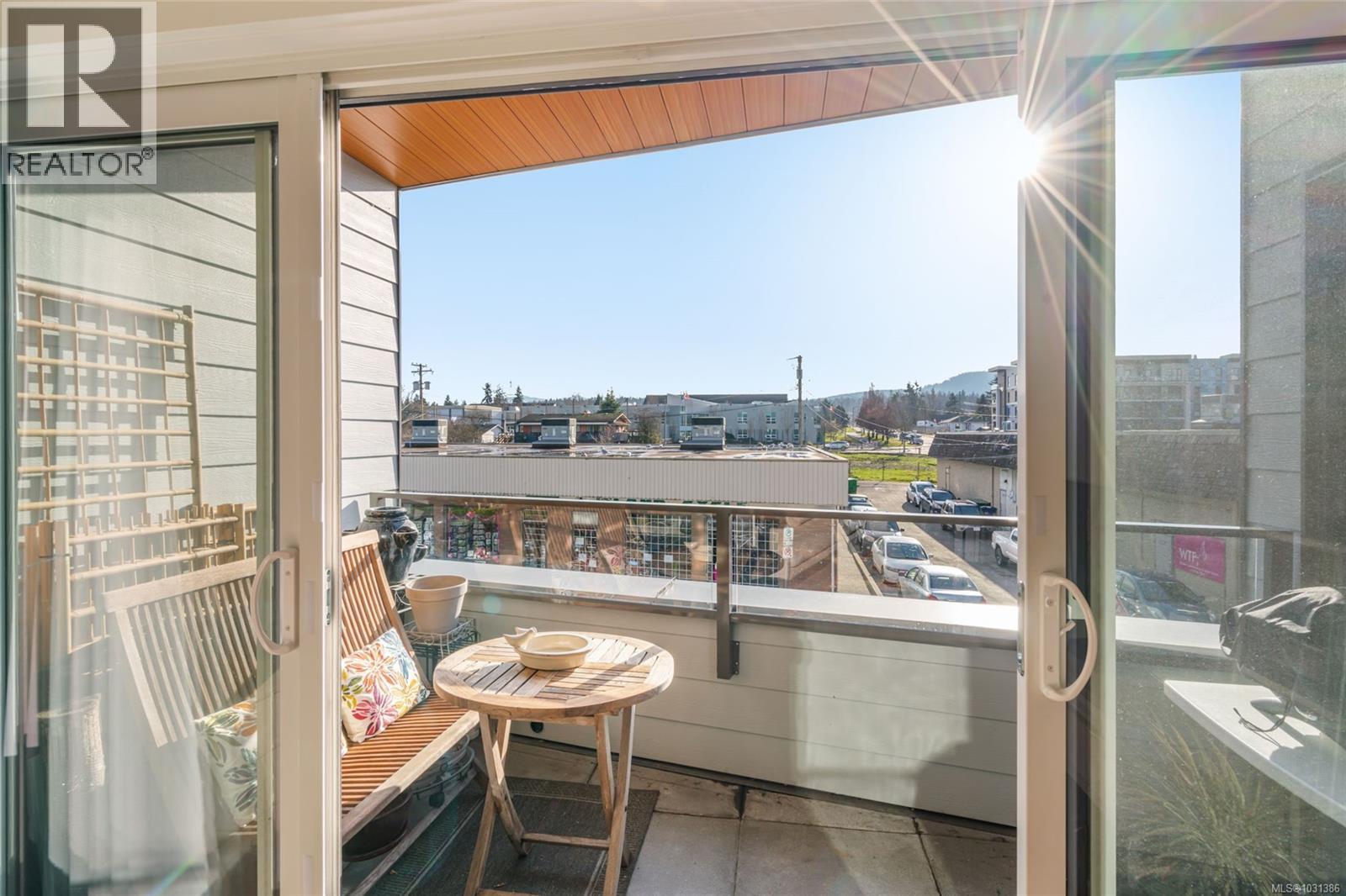 #203 113 HIRST AVE E - 20