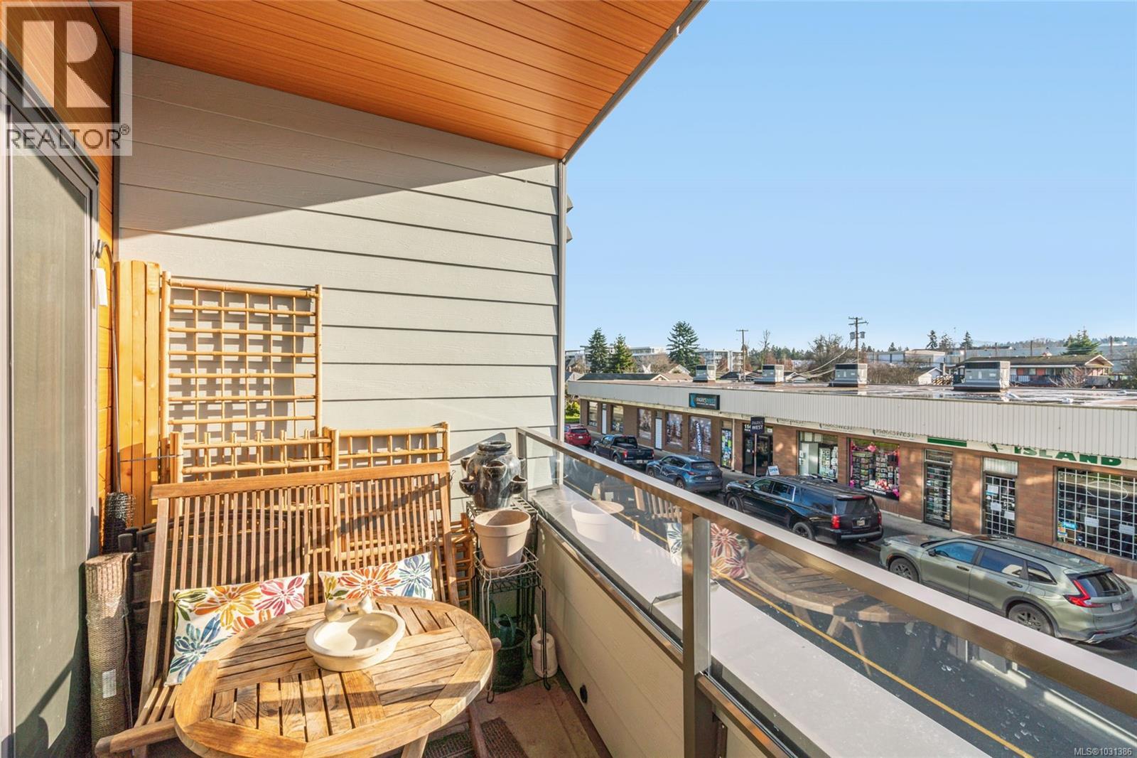 #203 113 Hirst Ave E - 22