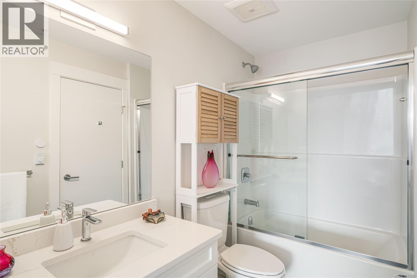 #203 113 Hirst Ave E - 8