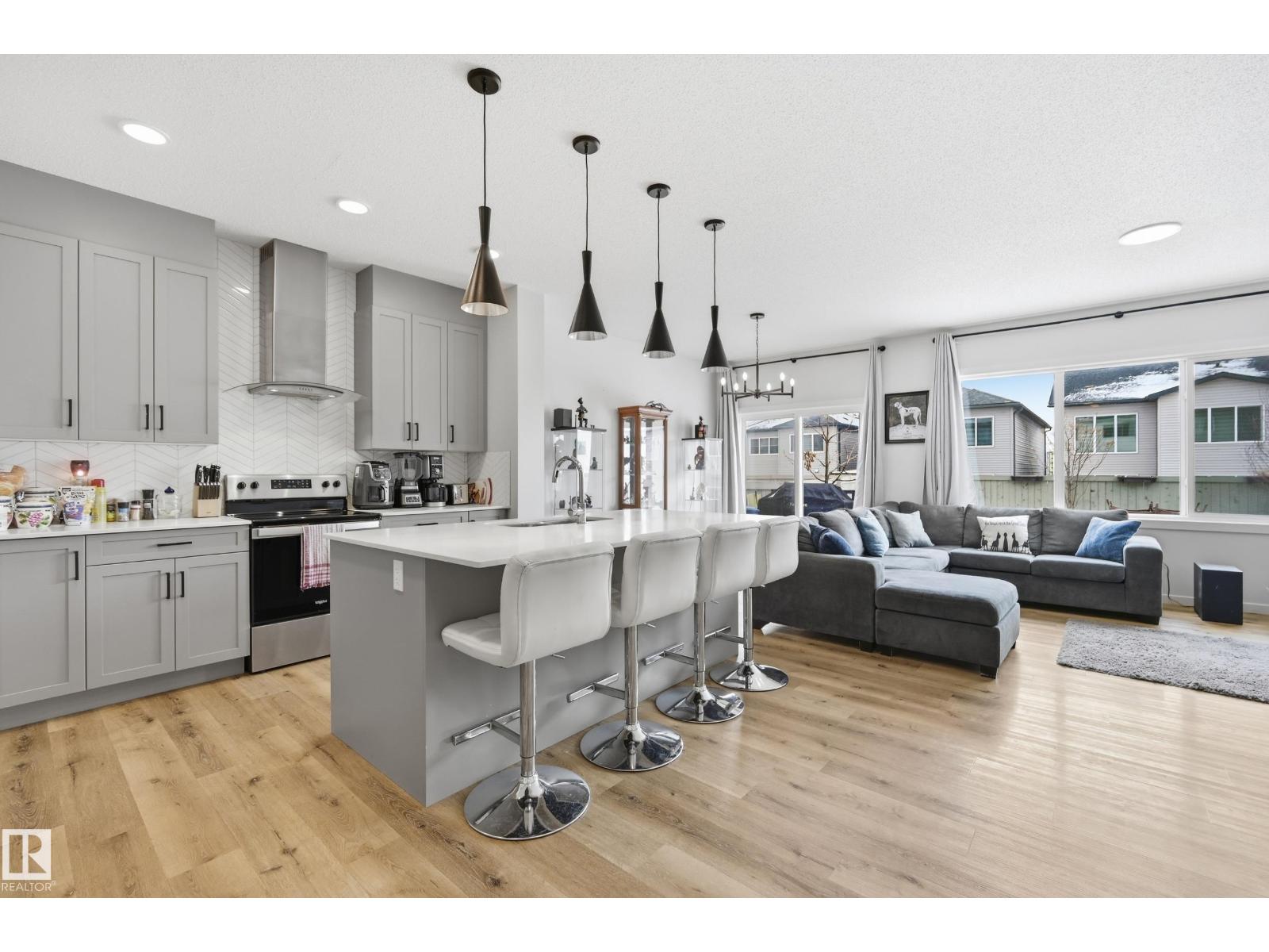 9235 223 ST NW - 4