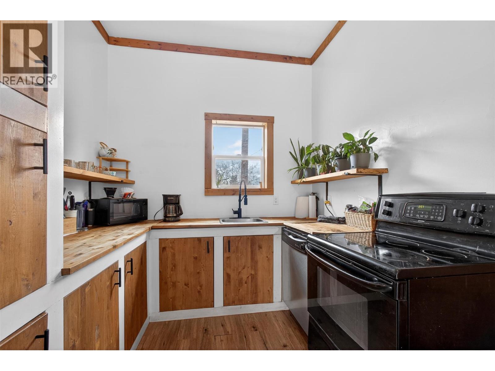 754 Wood Road, Kelowna