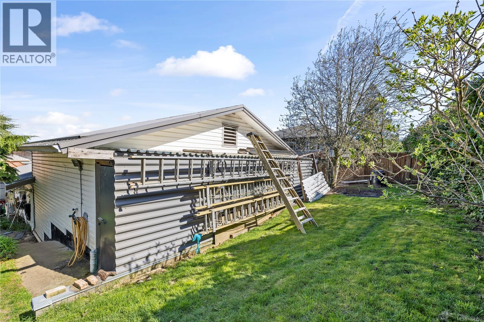 426 Davis Rd - 52