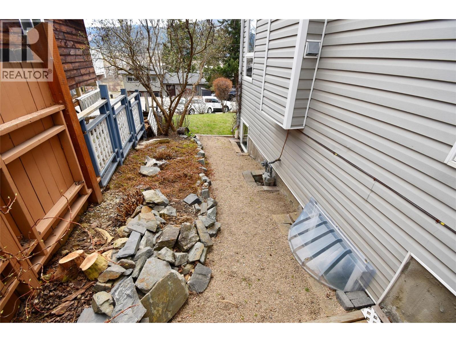 1936 GRANDVIEW AVENUE - 70