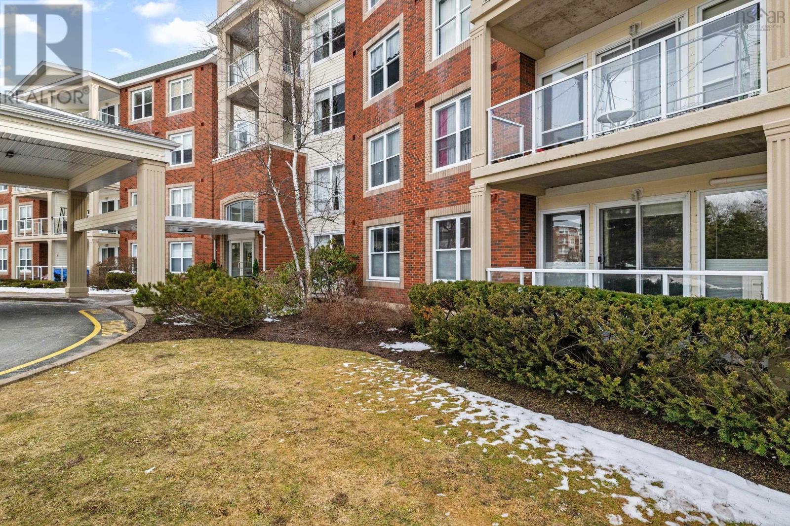 #101 52 WHITEHALL CRESCENT - Image 2