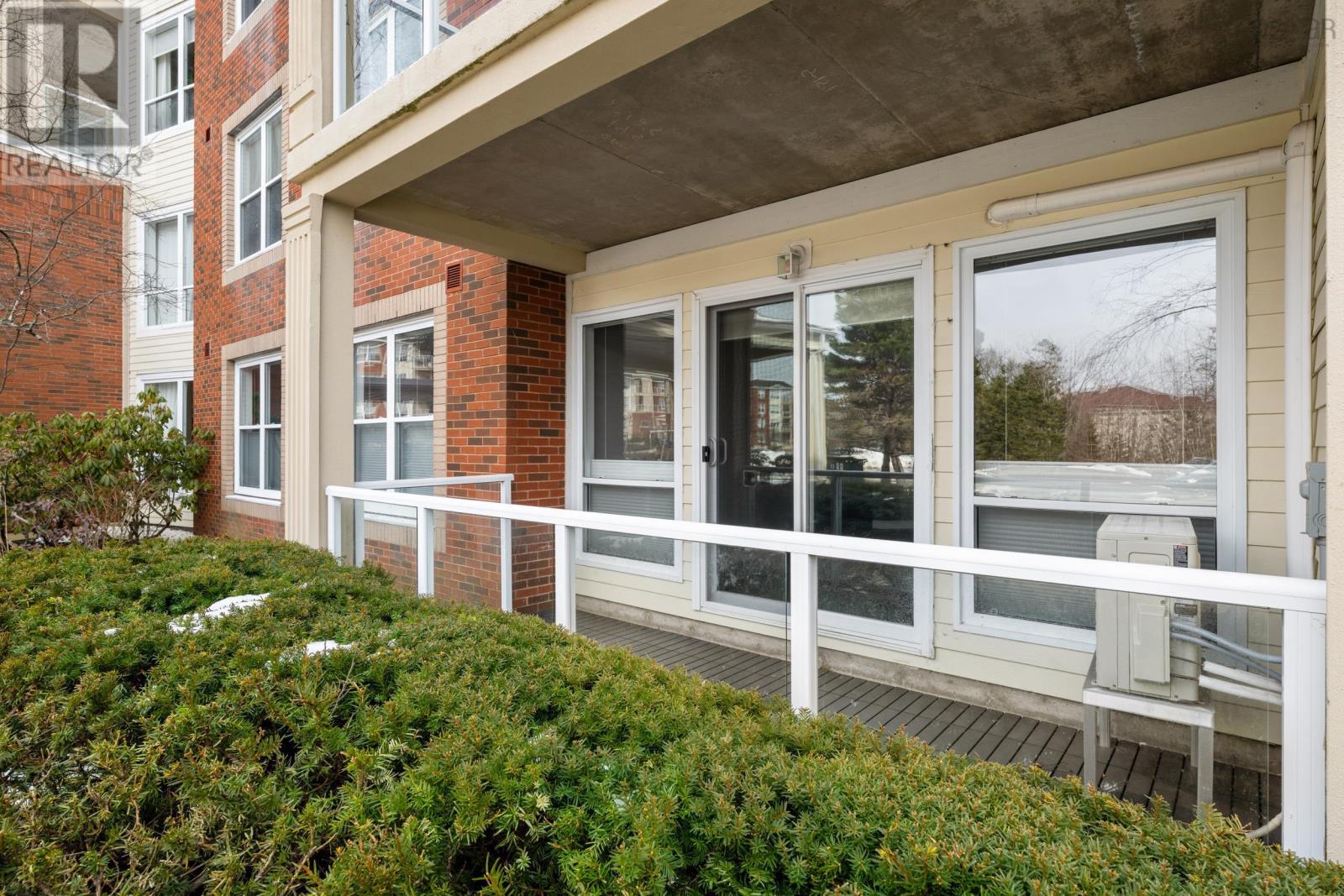 #101 52 WHITEHALL CRESCENT - Image 3