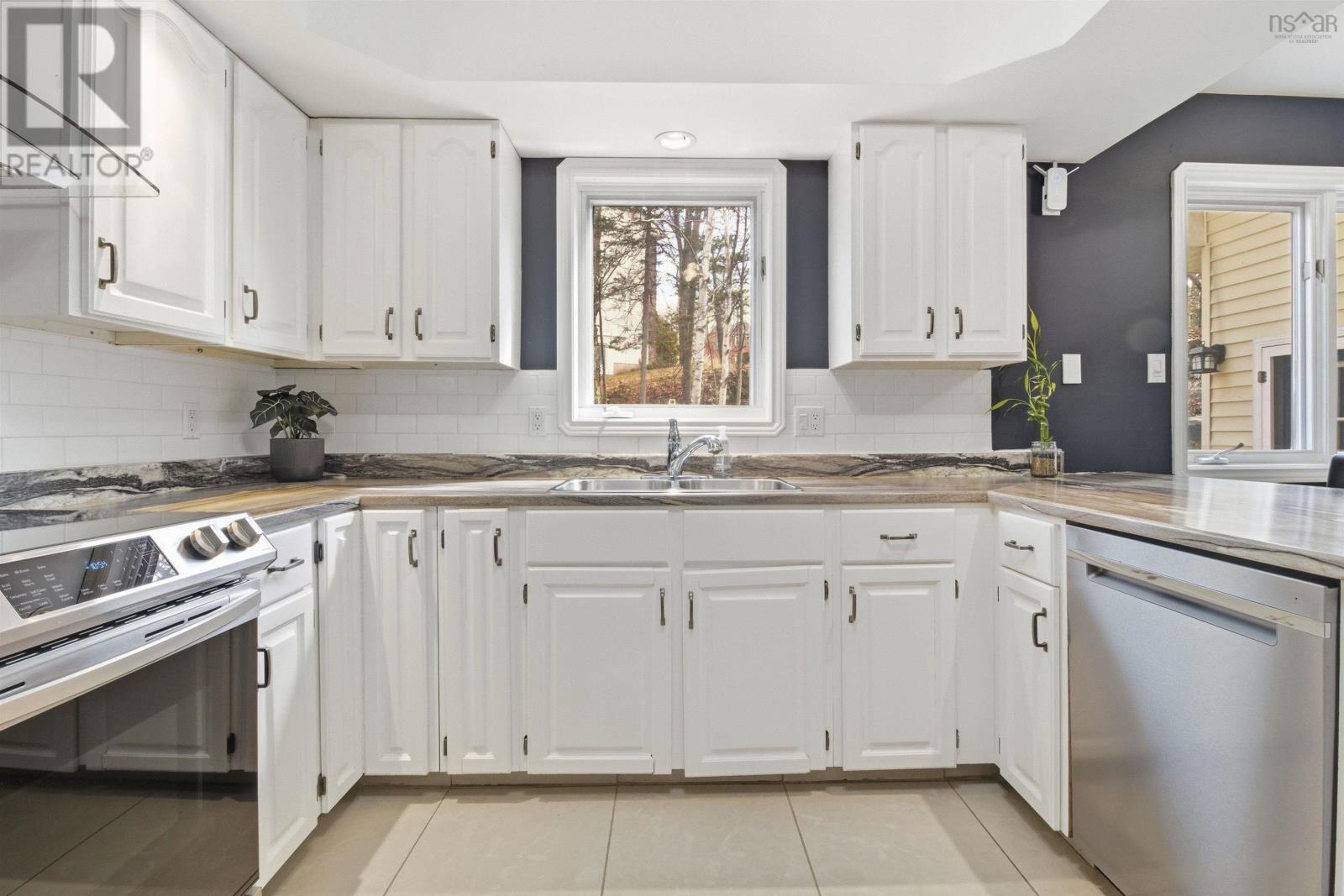 Property 36 of 48 of 5 Parkvale Crescent