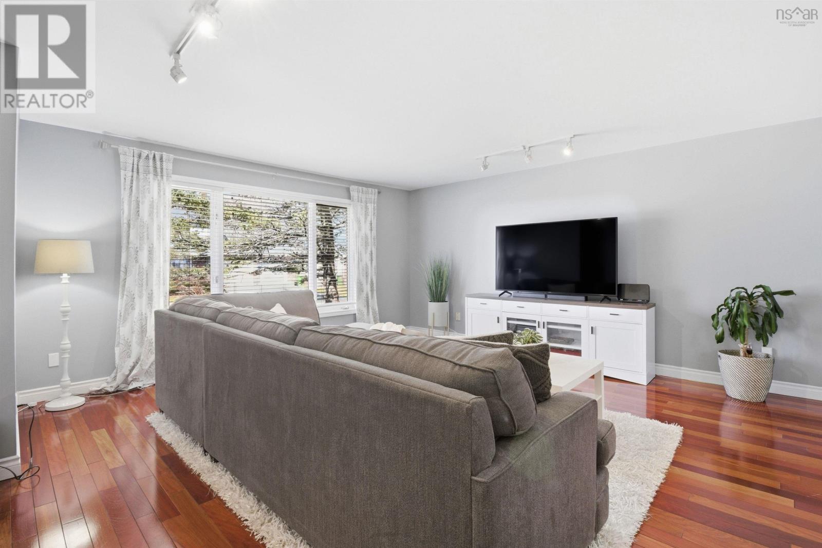 Property 10 of 48 of 5 Parkvale Crescent