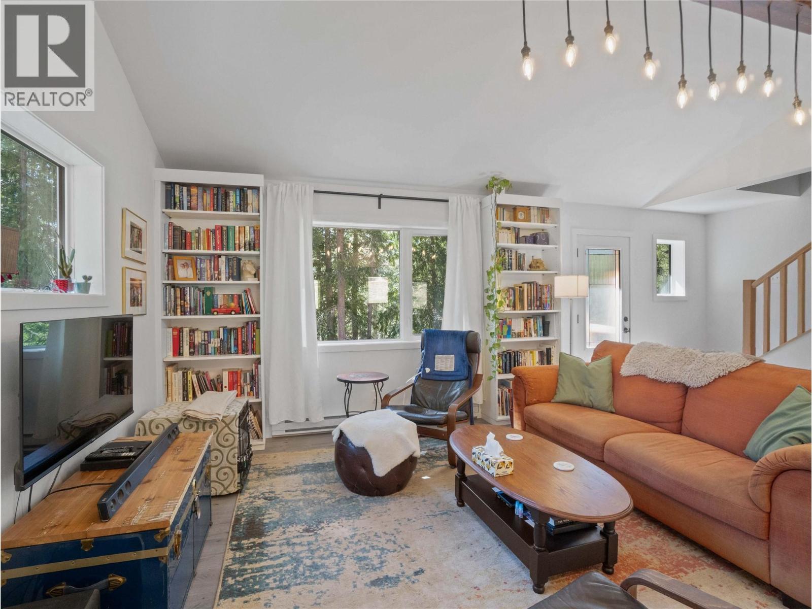  4090 Camille Road, Eagle Bay