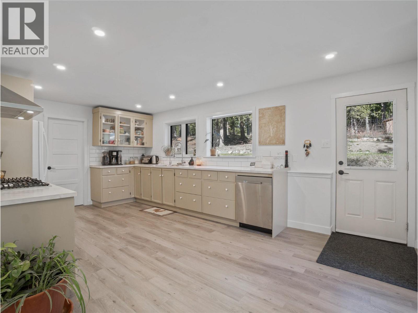  4090 Camille Road, Eagle Bay