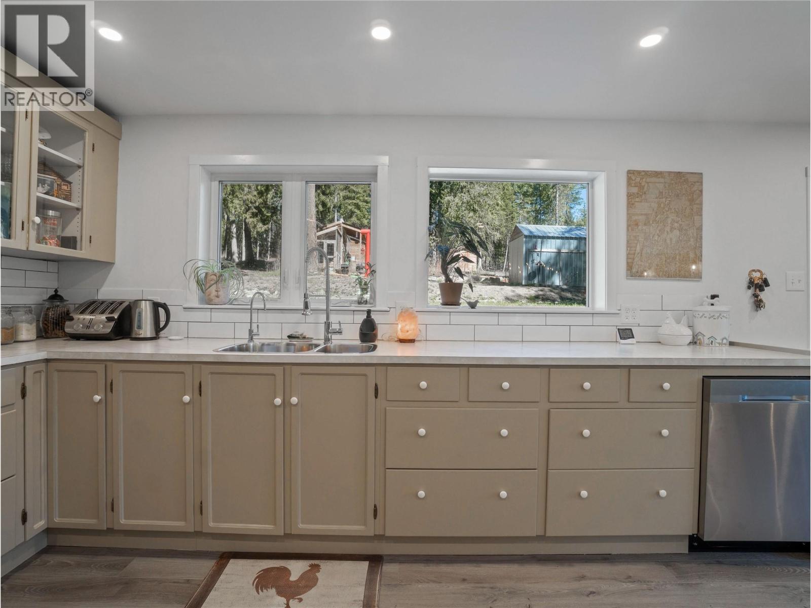  4090 Camille Road, Eagle Bay