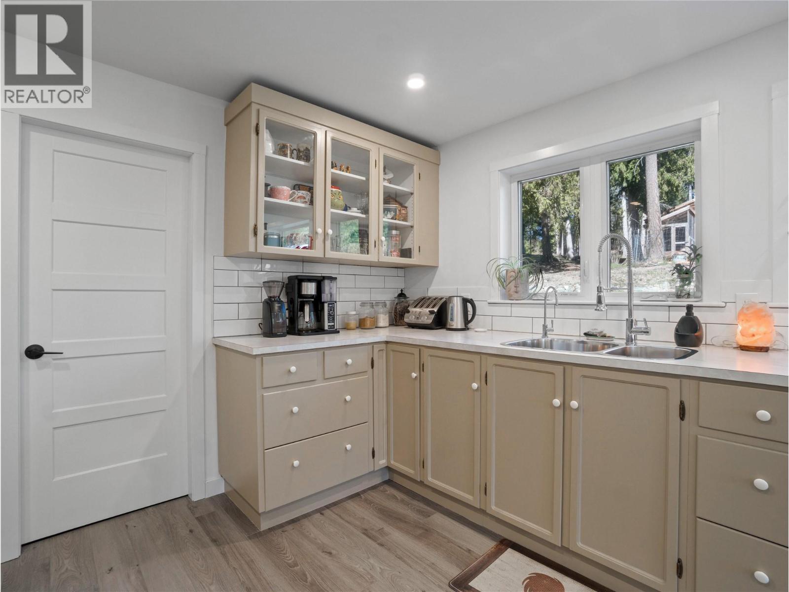  4090 Camille Road, Eagle Bay