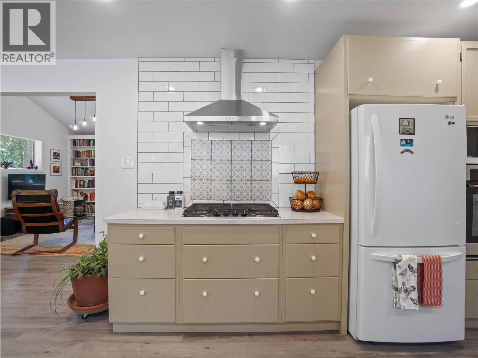  4090 Camille Road, Eagle Bay