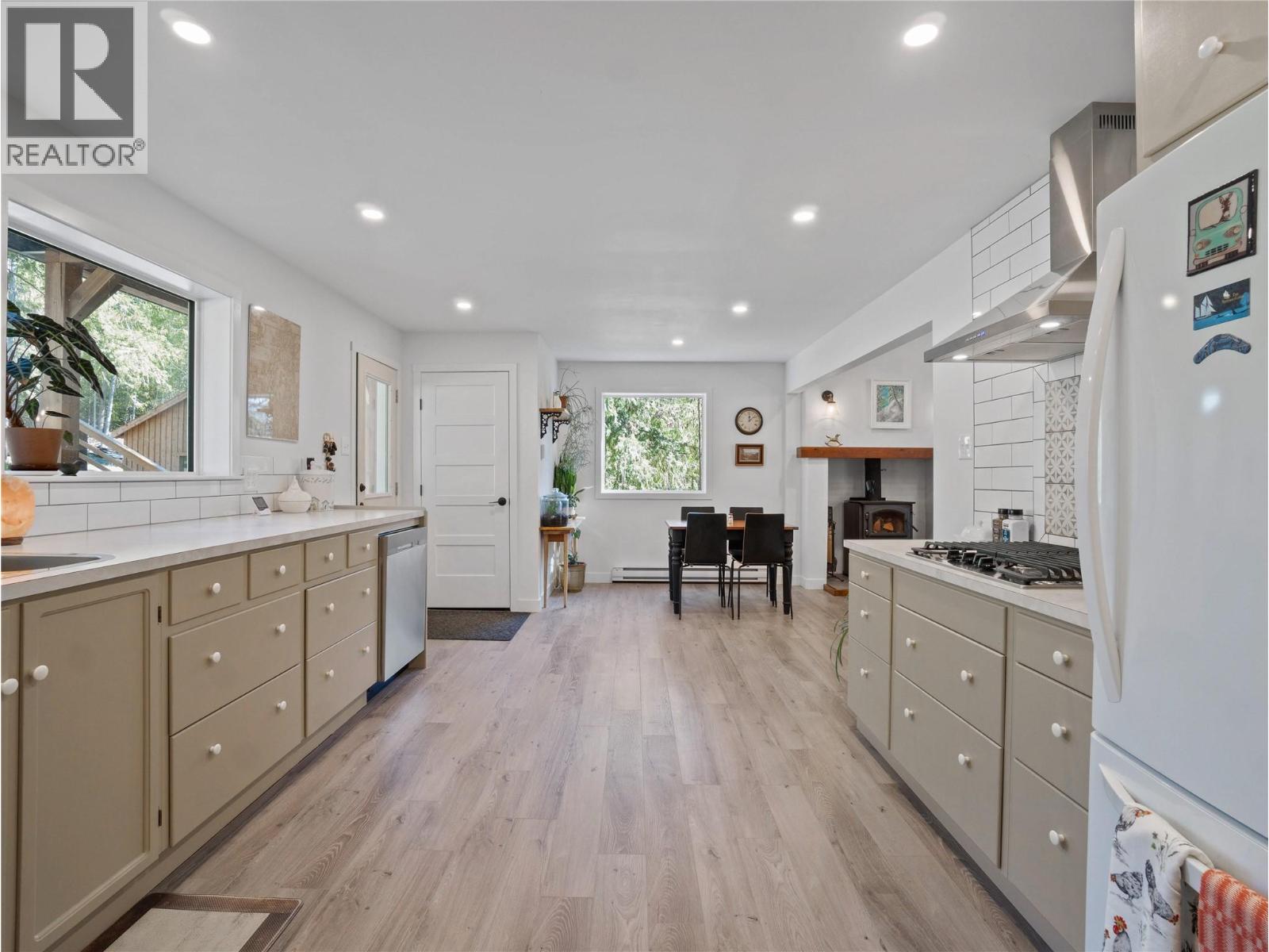  4090 Camille Road, Eagle Bay