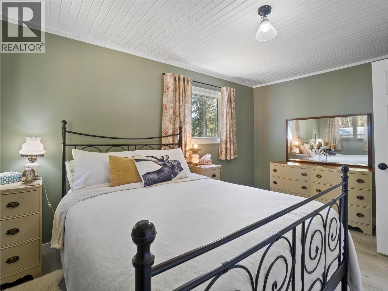  4090 Camille Road, Eagle Bay