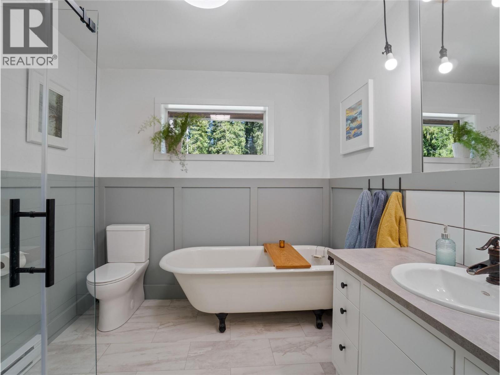  4090 Camille Road, Eagle Bay