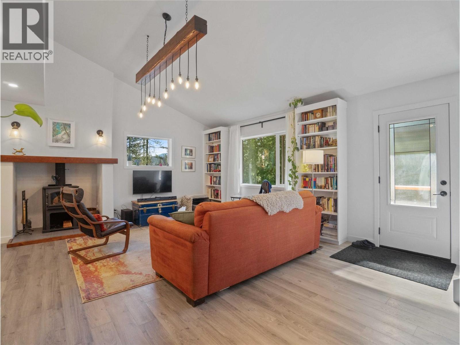  4090 Camille Road, Eagle Bay