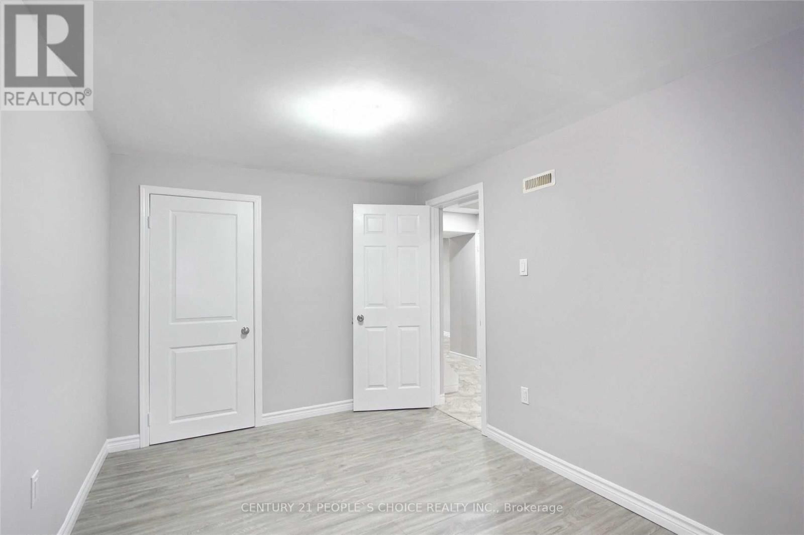 83 FALLINGDALE CRESCENT - 31