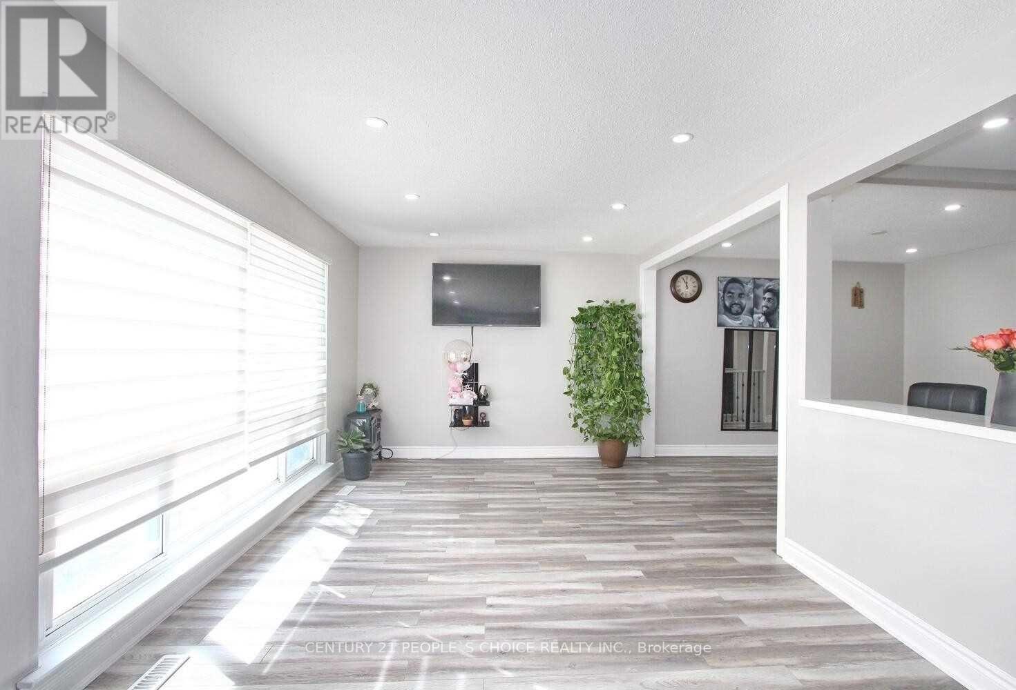 83 FALLINGDALE CRESCENT - 8