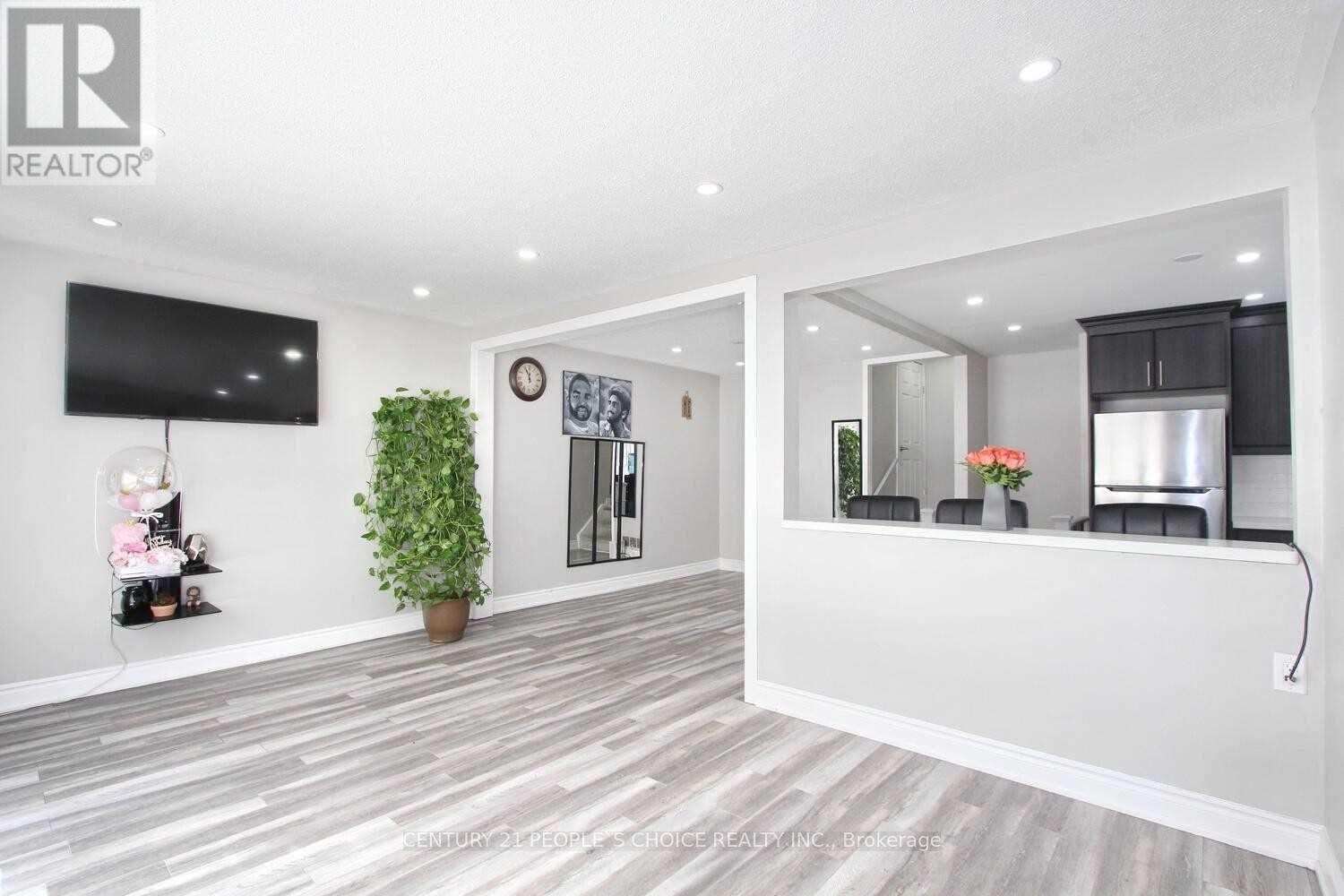 83 FALLINGDALE CRESCENT - 9