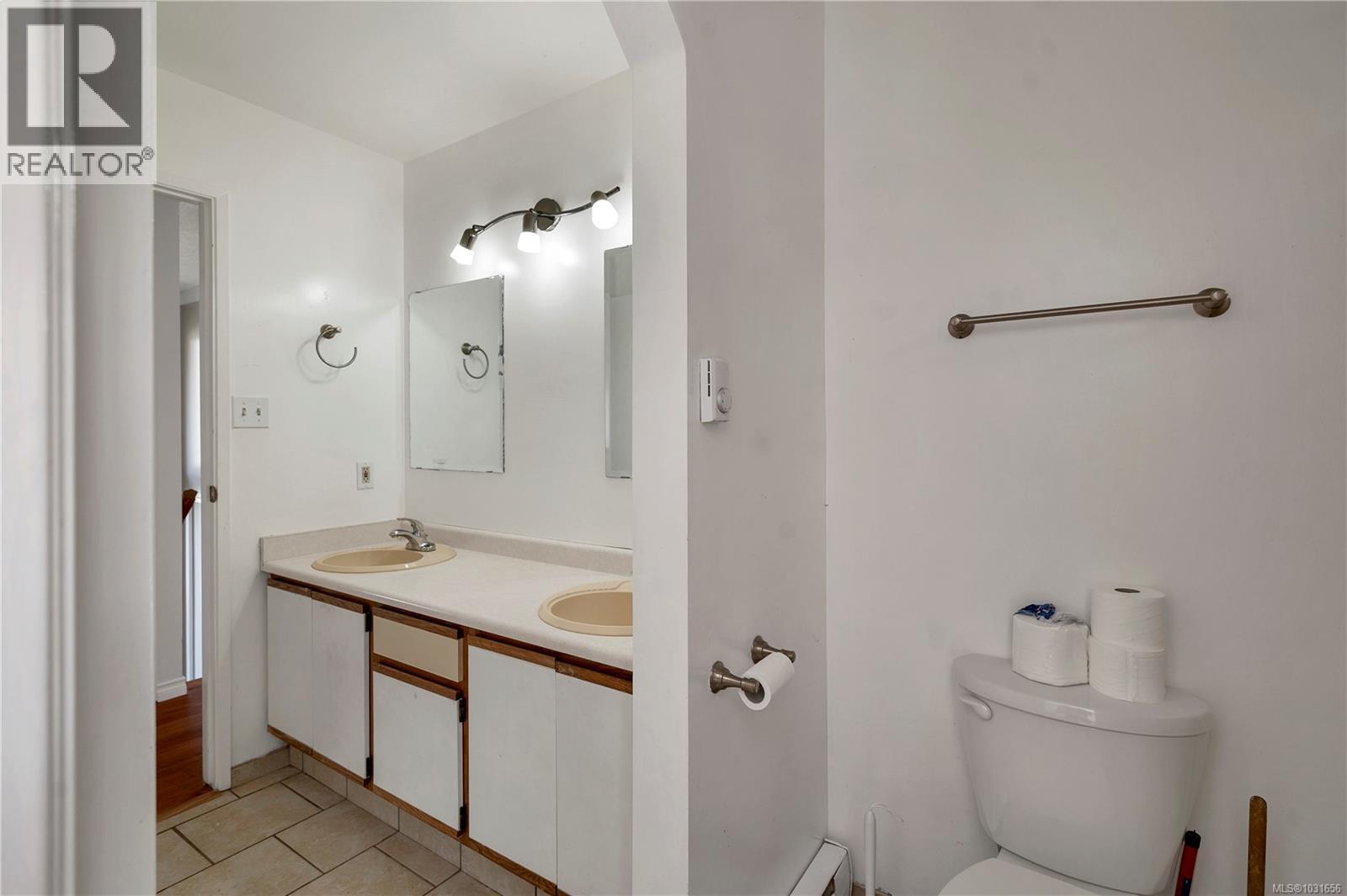 404 Donner Dr - 23
