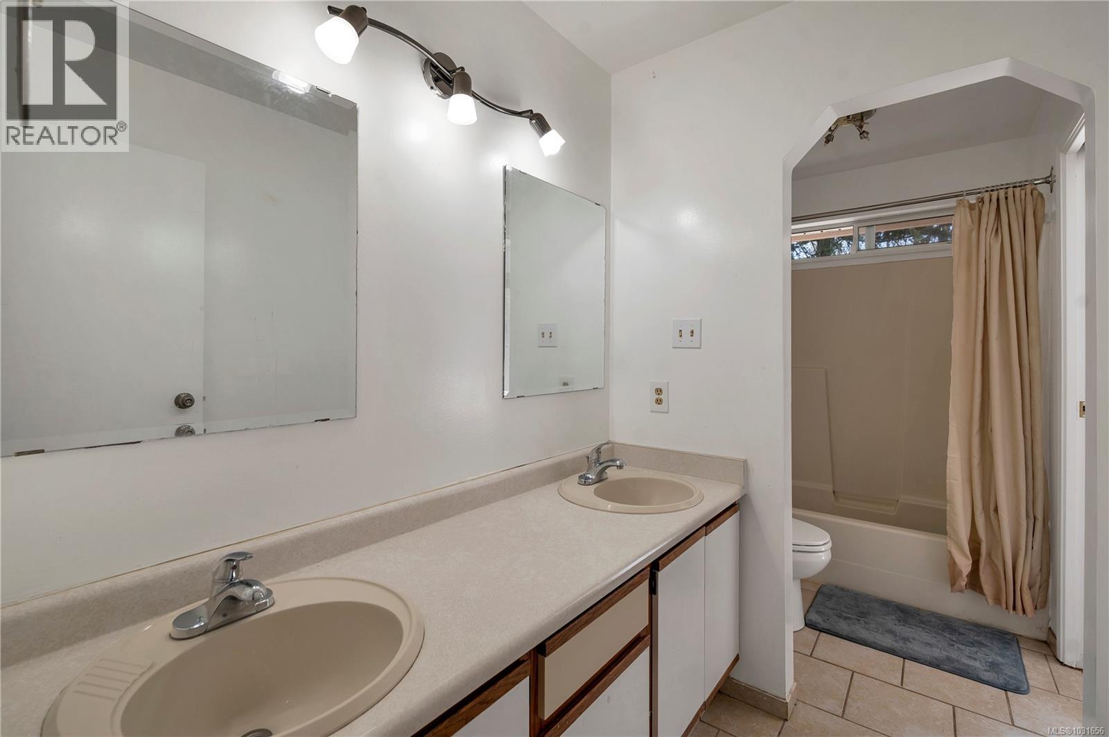 404 Donner Dr - 24