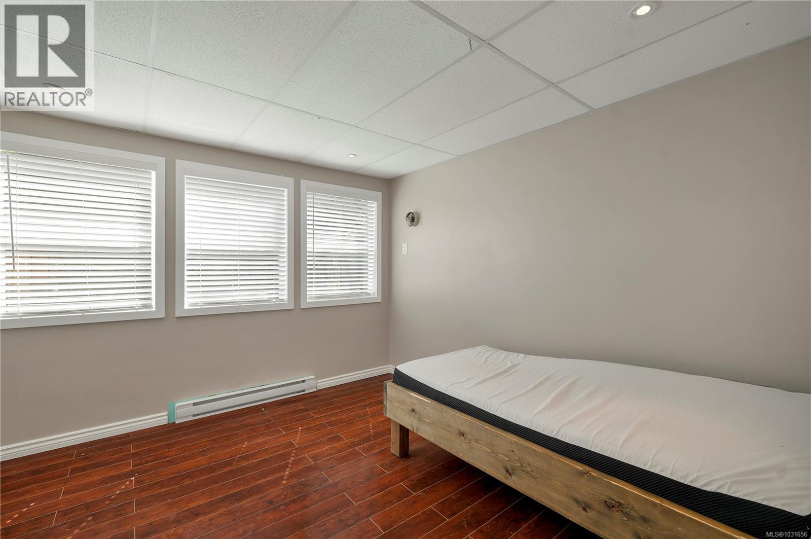 404 Donner Dr - 27