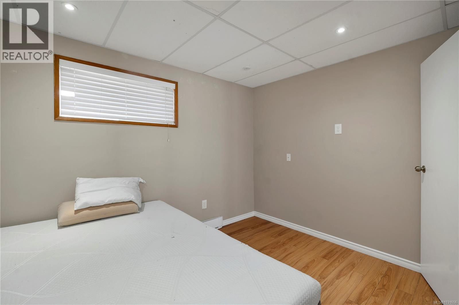 404 Donner Dr - 30