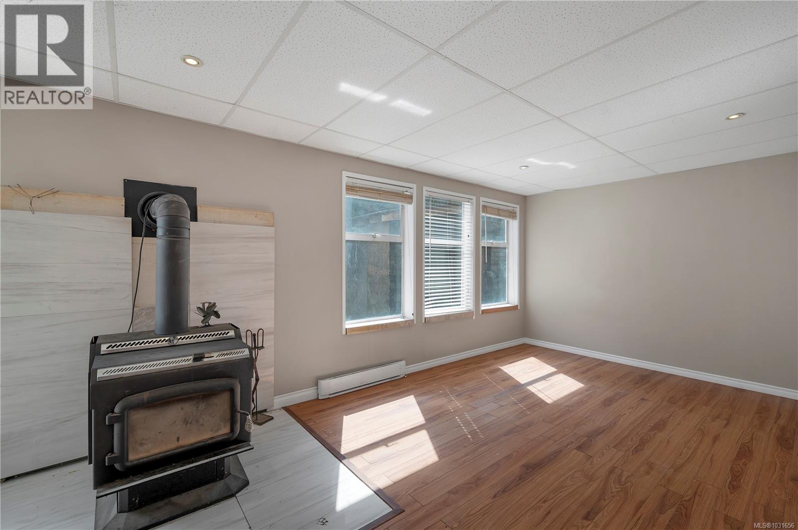 404 Donner Dr - 33