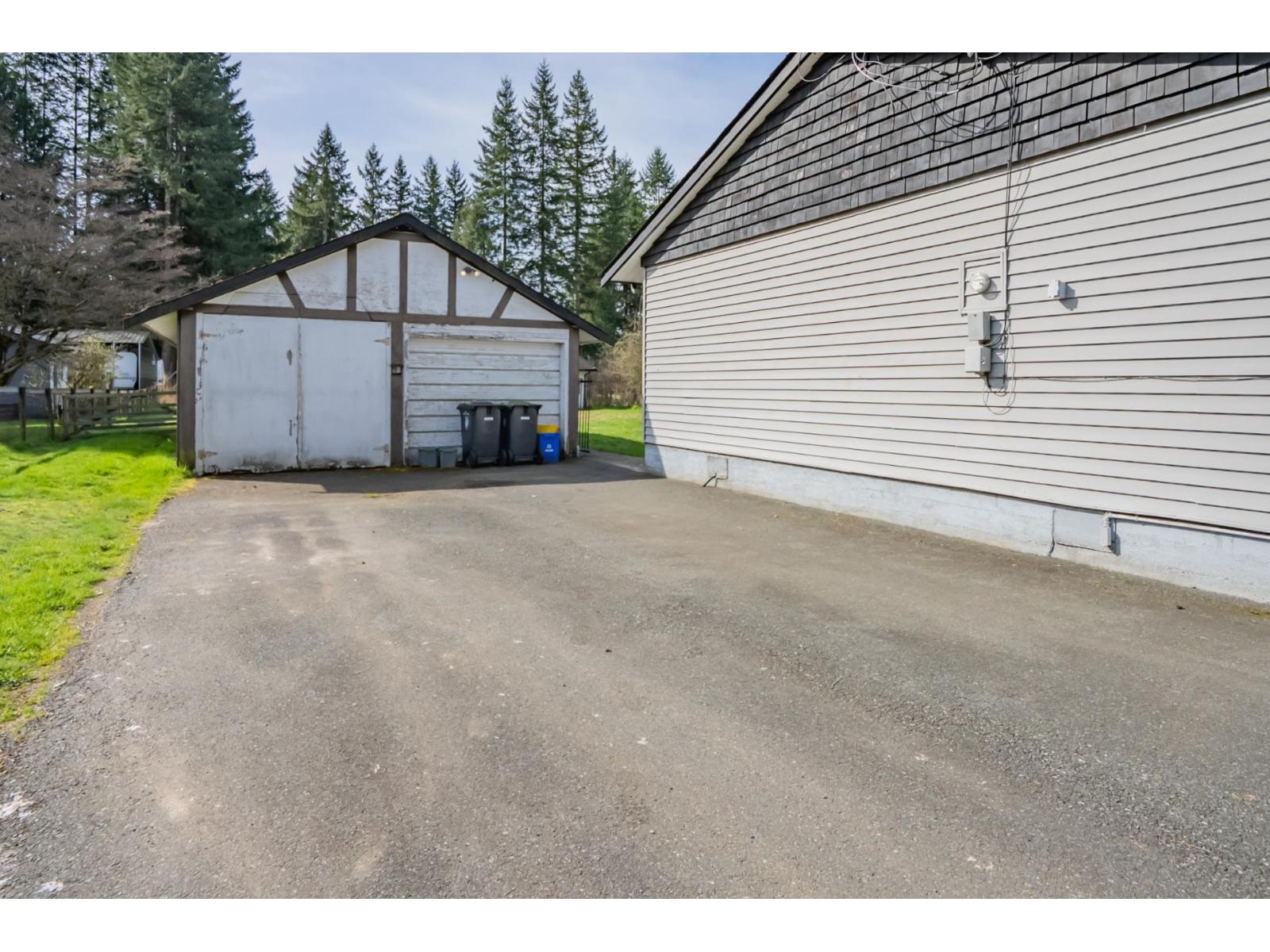 23566 52 AVENUE, Langley