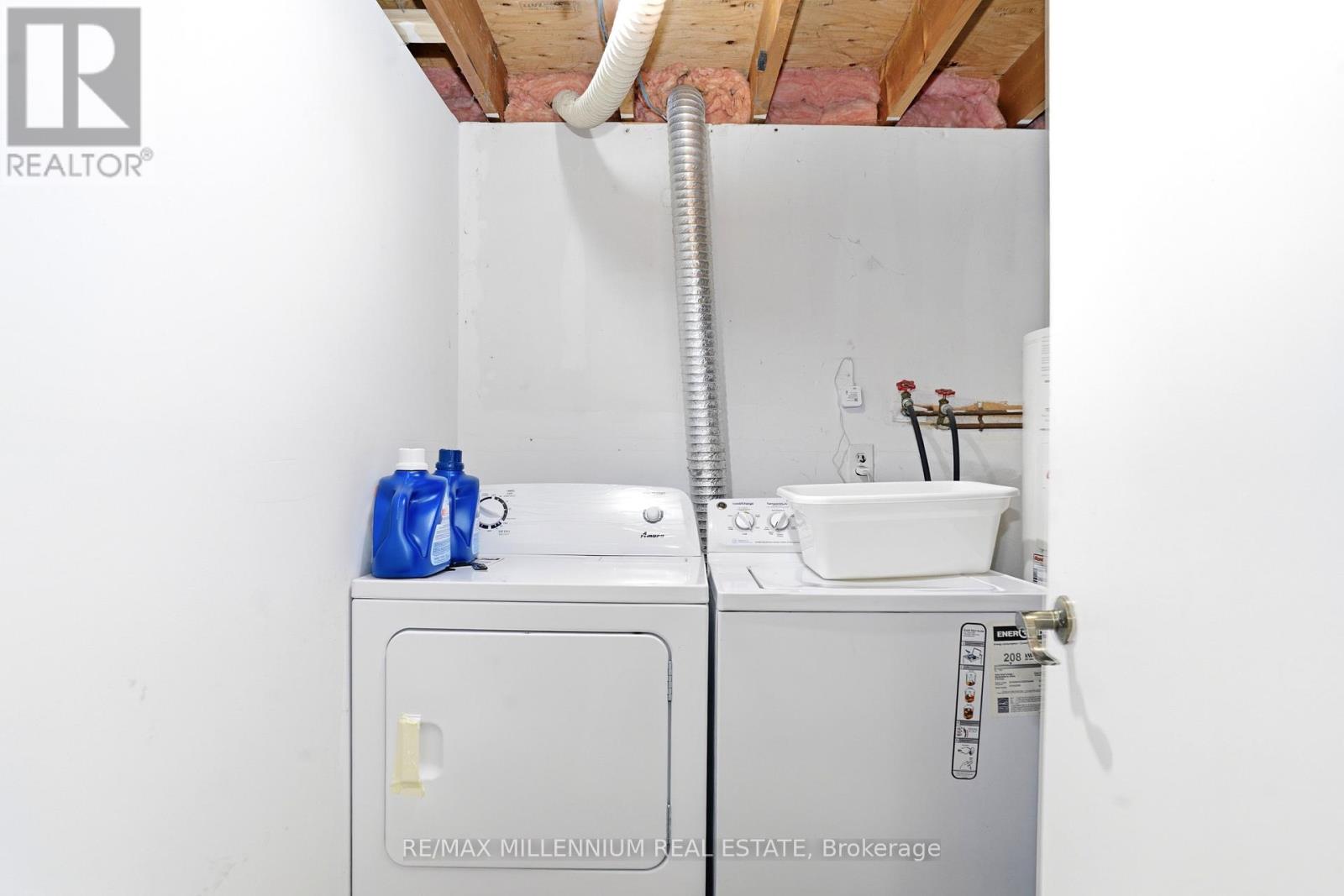 8 PLUMTREE PLACE - 11