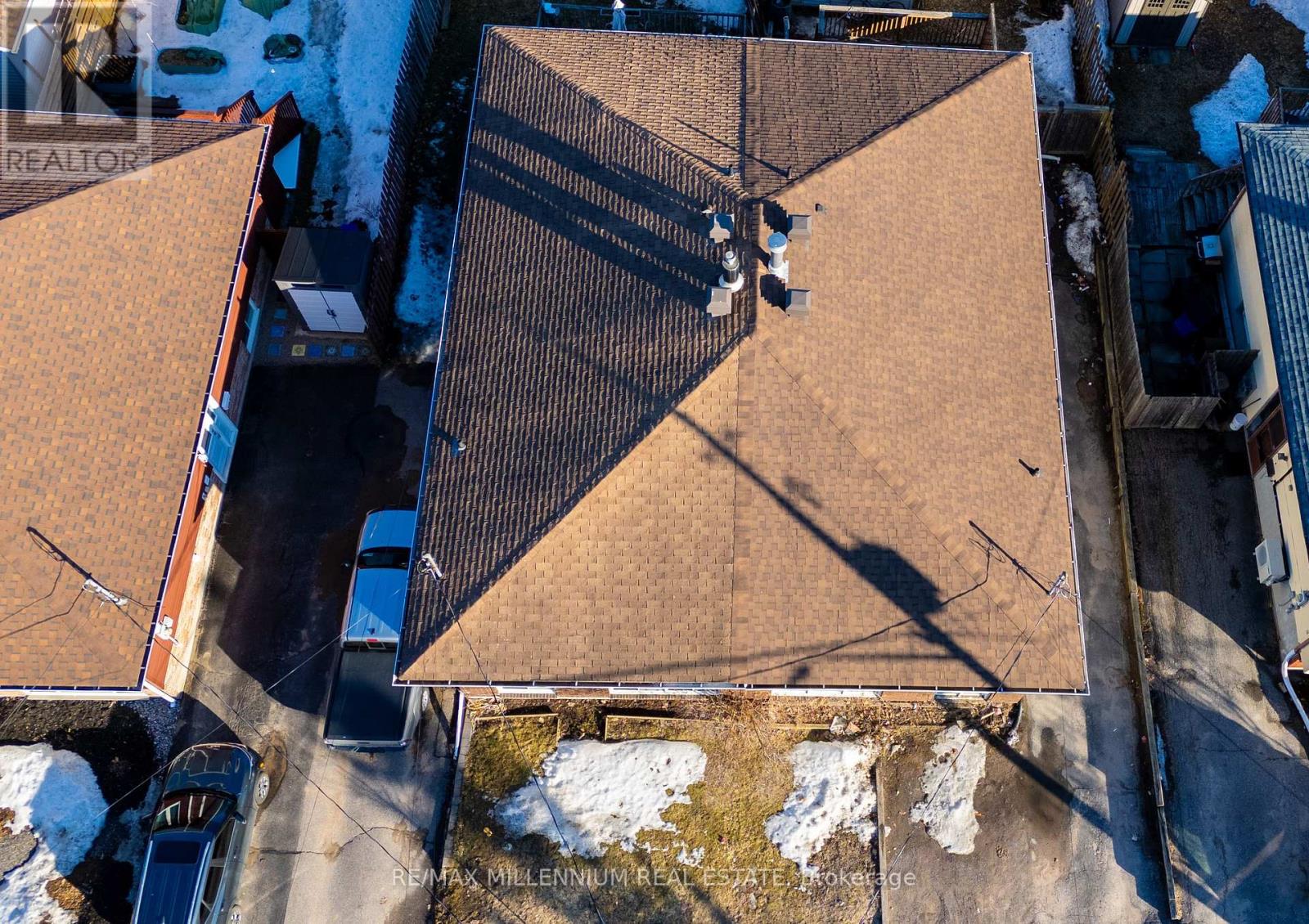 8 PLUMTREE PLACE - 13