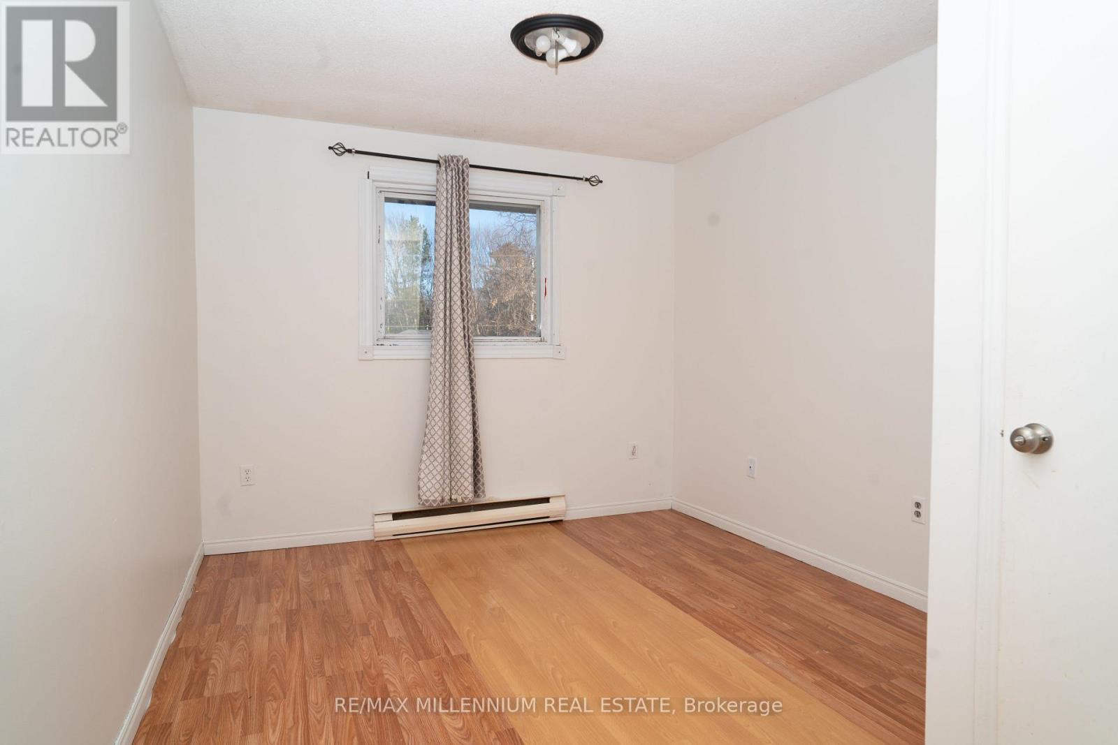 8 PLUMTREE PLACE - 18