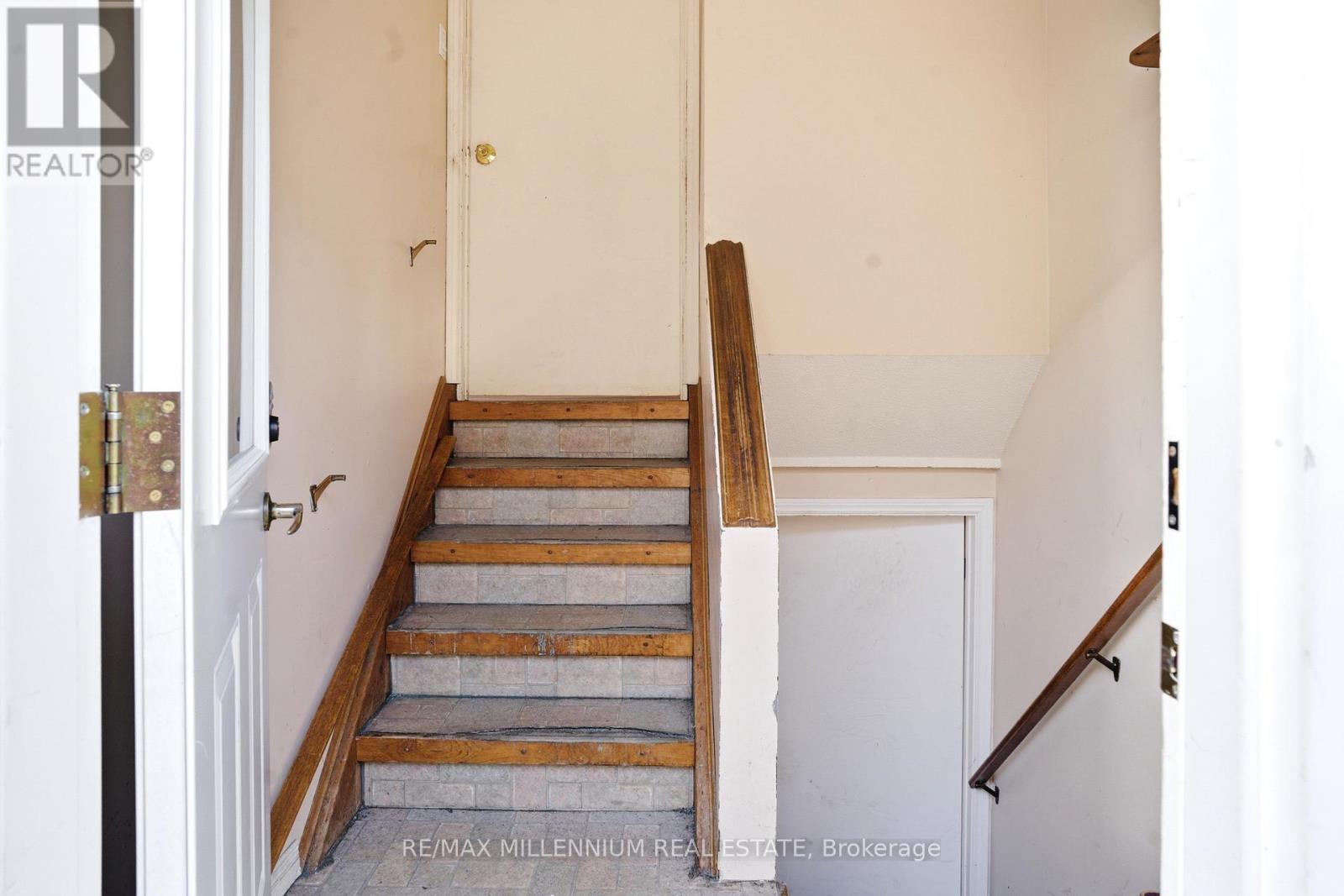 8 PLUMTREE PLACE - 23