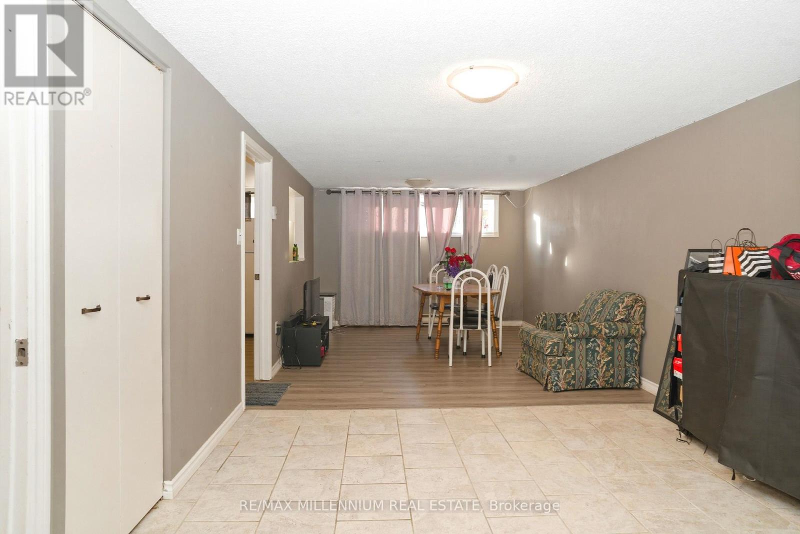8 PLUMTREE PLACE - 7