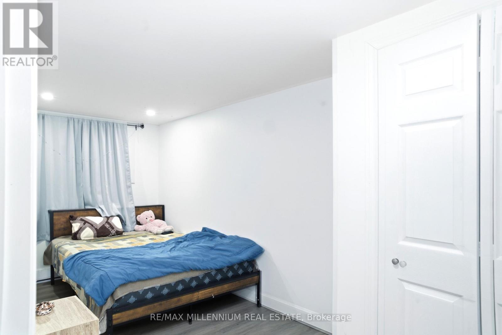 8 PLUMTREE PLACE - 8