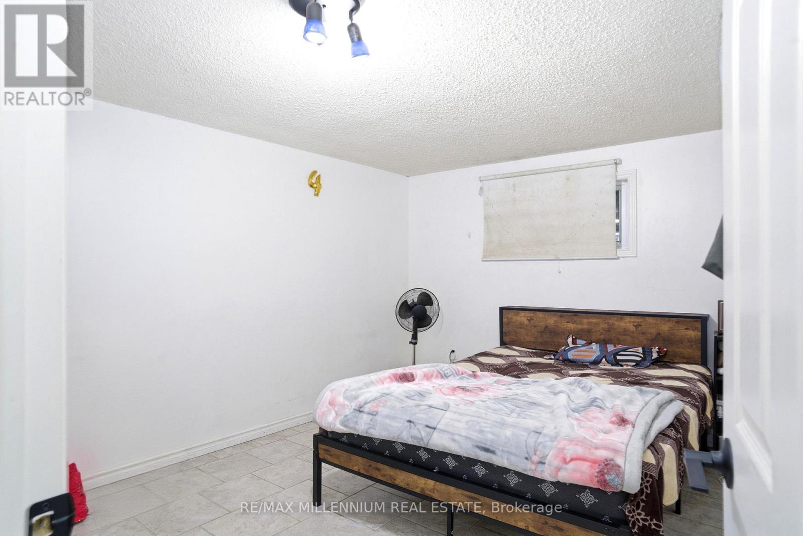 8 PLUMTREE PLACE - 9