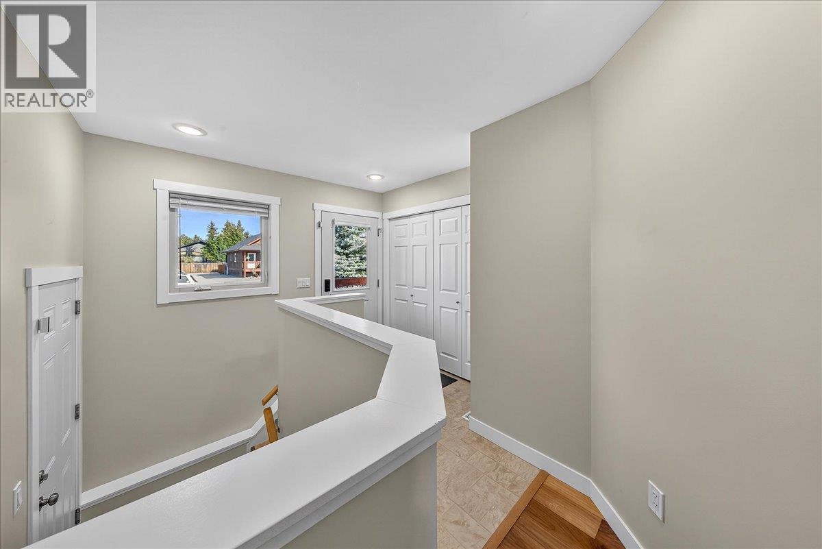 #10 989 SWANSEA VIEW ROAD - 5