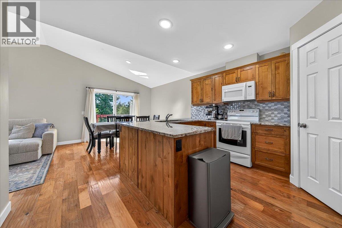 #10 989 SWANSEA VIEW ROAD - 10