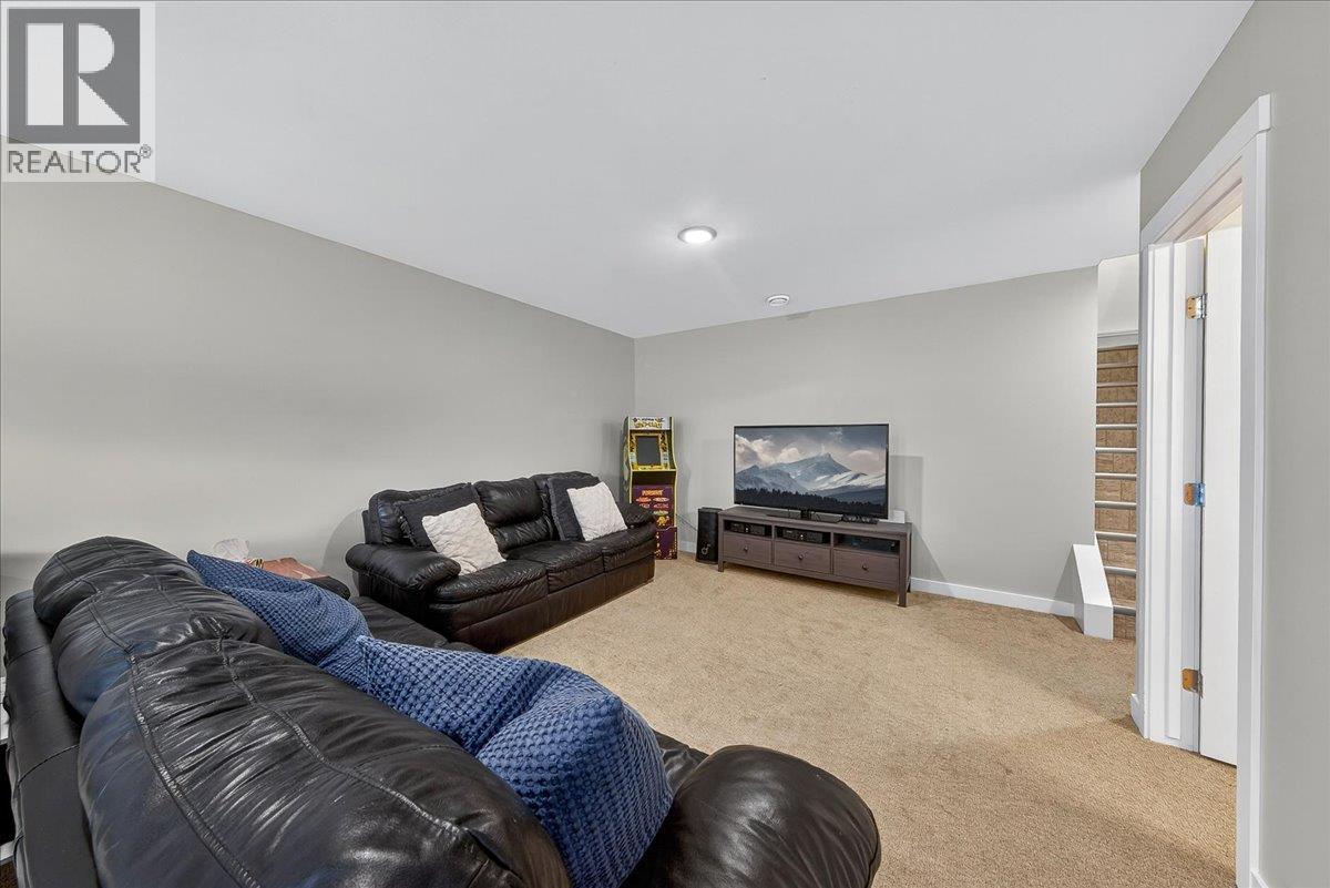 #10 989 SWANSEA VIEW ROAD - 22