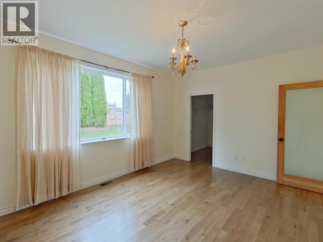 6402 HILLCREST AVE - 26