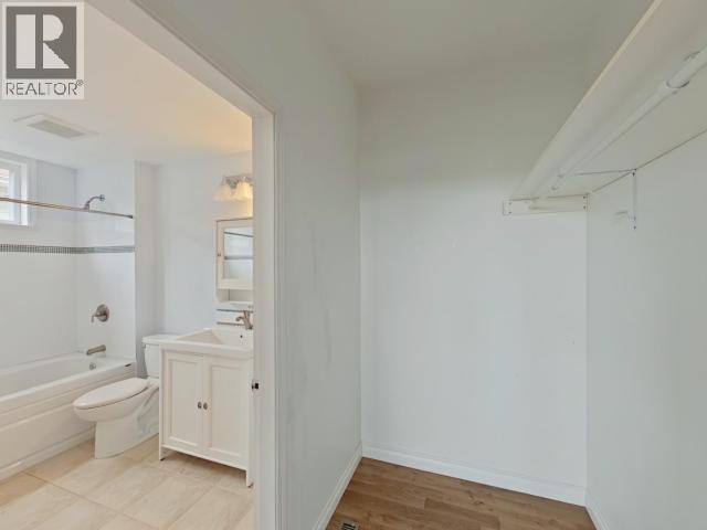 6402 HILLCREST AVE - 36