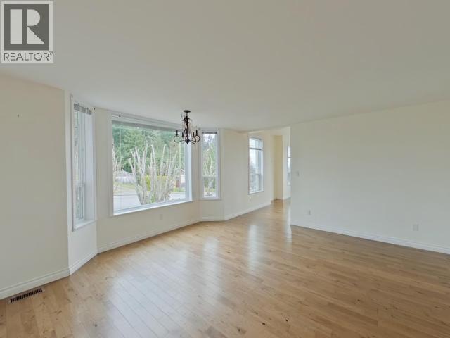 6402 HILLCREST AVE - 23