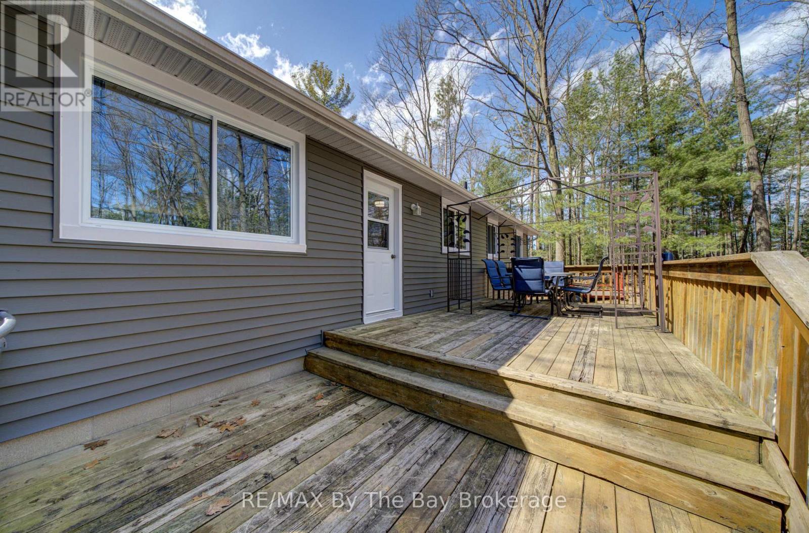 9 FREDERICK DRIVE - 25
