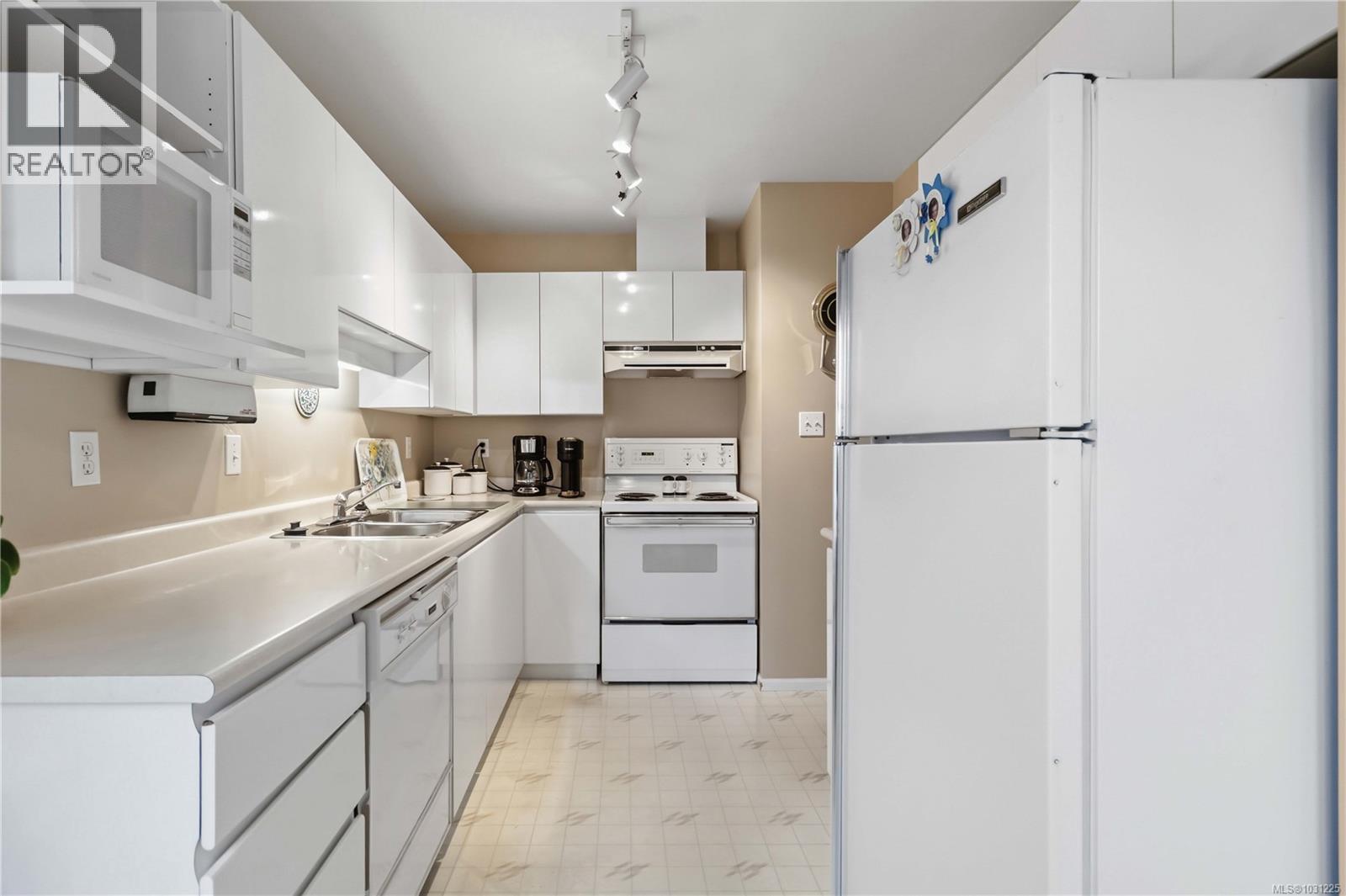 406 935 Johnson Street, Victoria