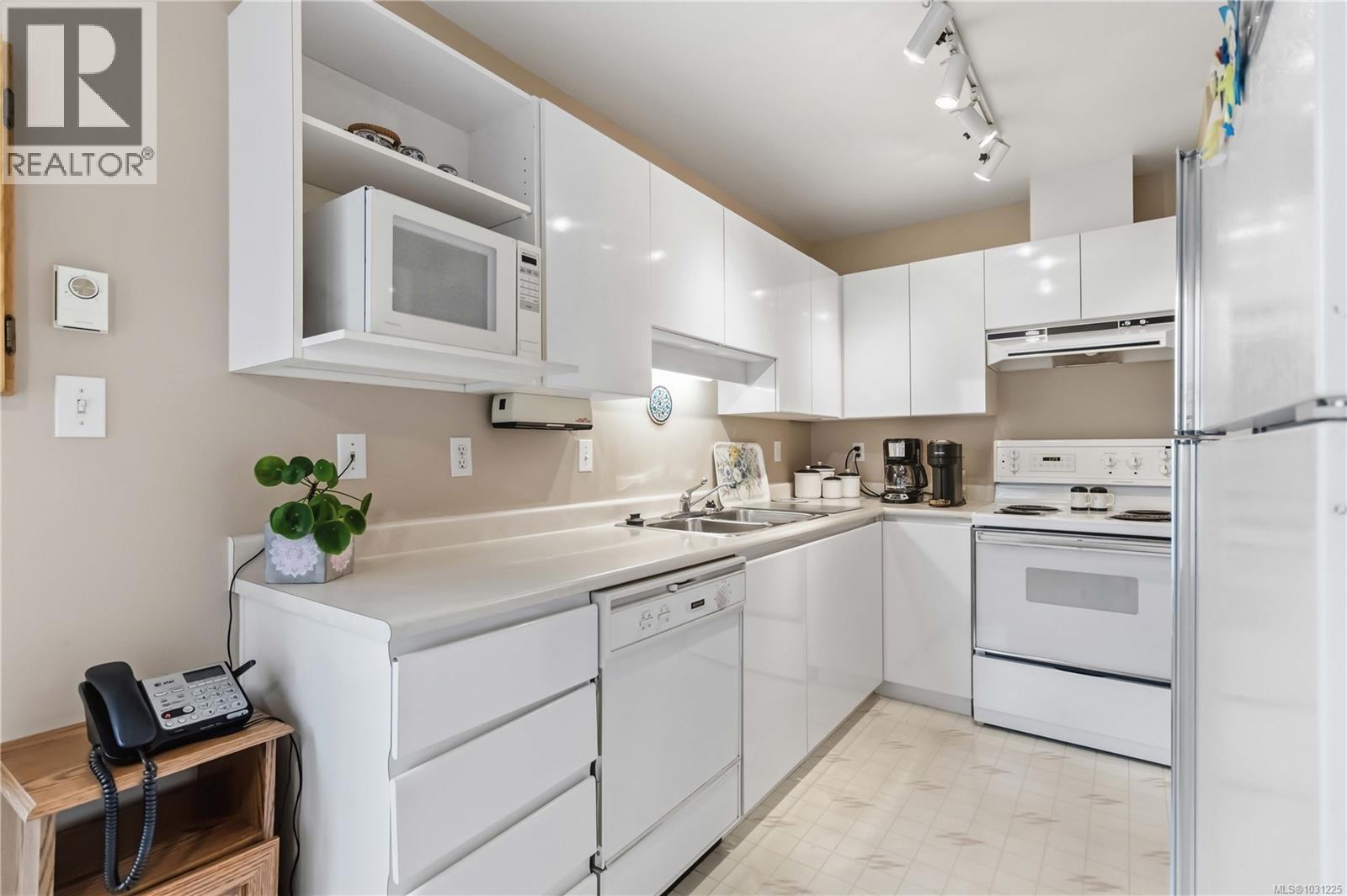 406 935 Johnson Street, Victoria