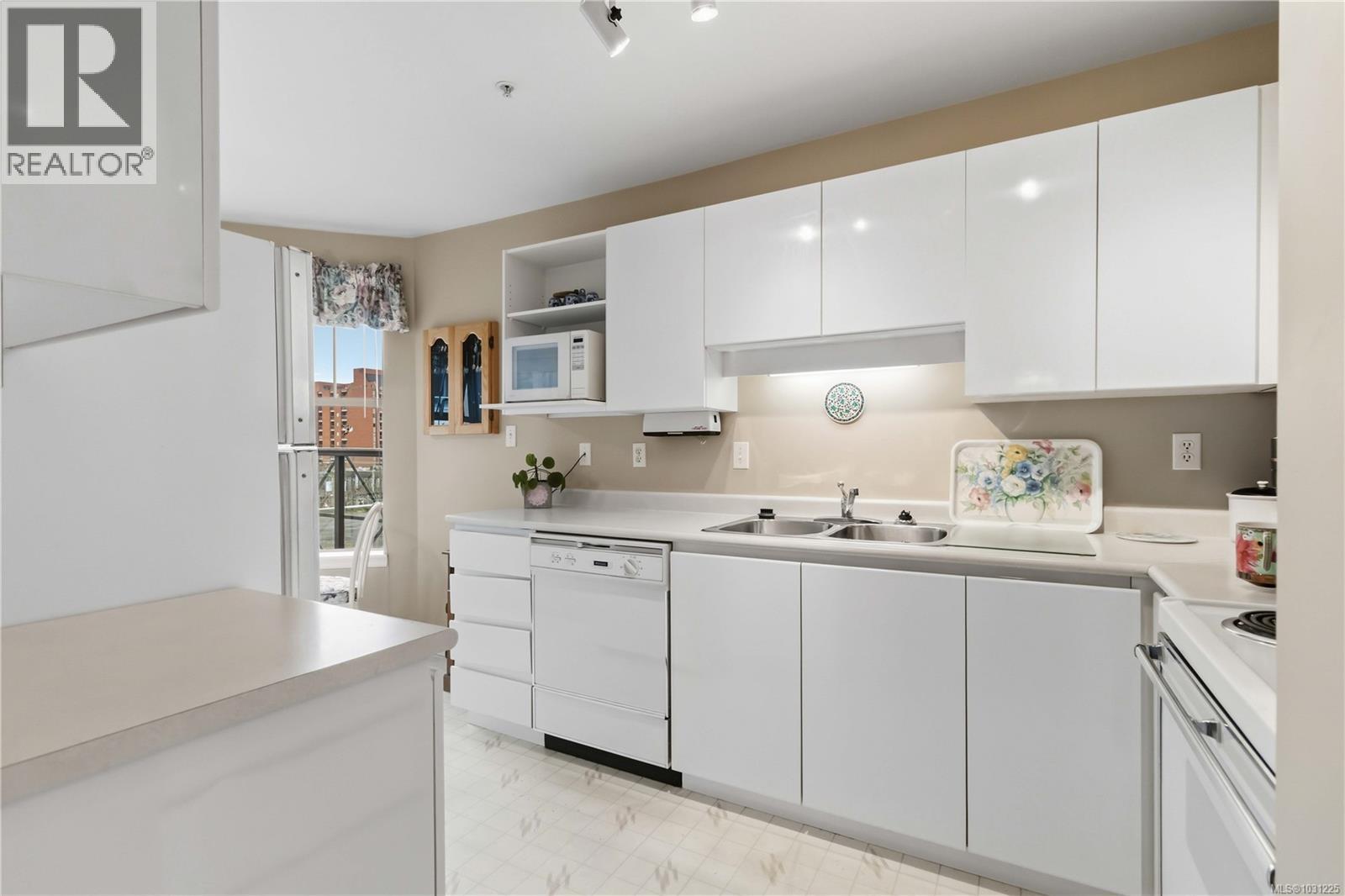 406 935 Johnson Street, Victoria