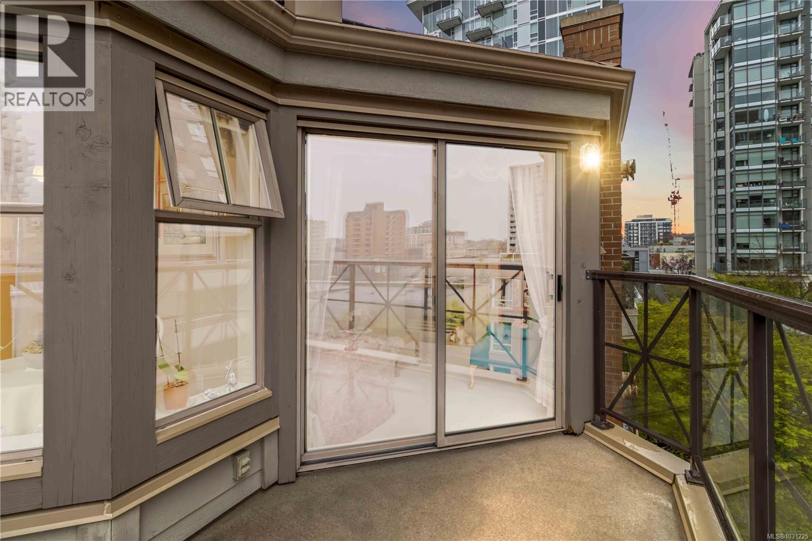 406 935 Johnson Street, Victoria