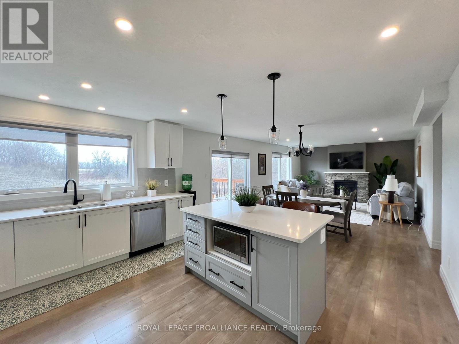 55 LANARK DRIVE - 14