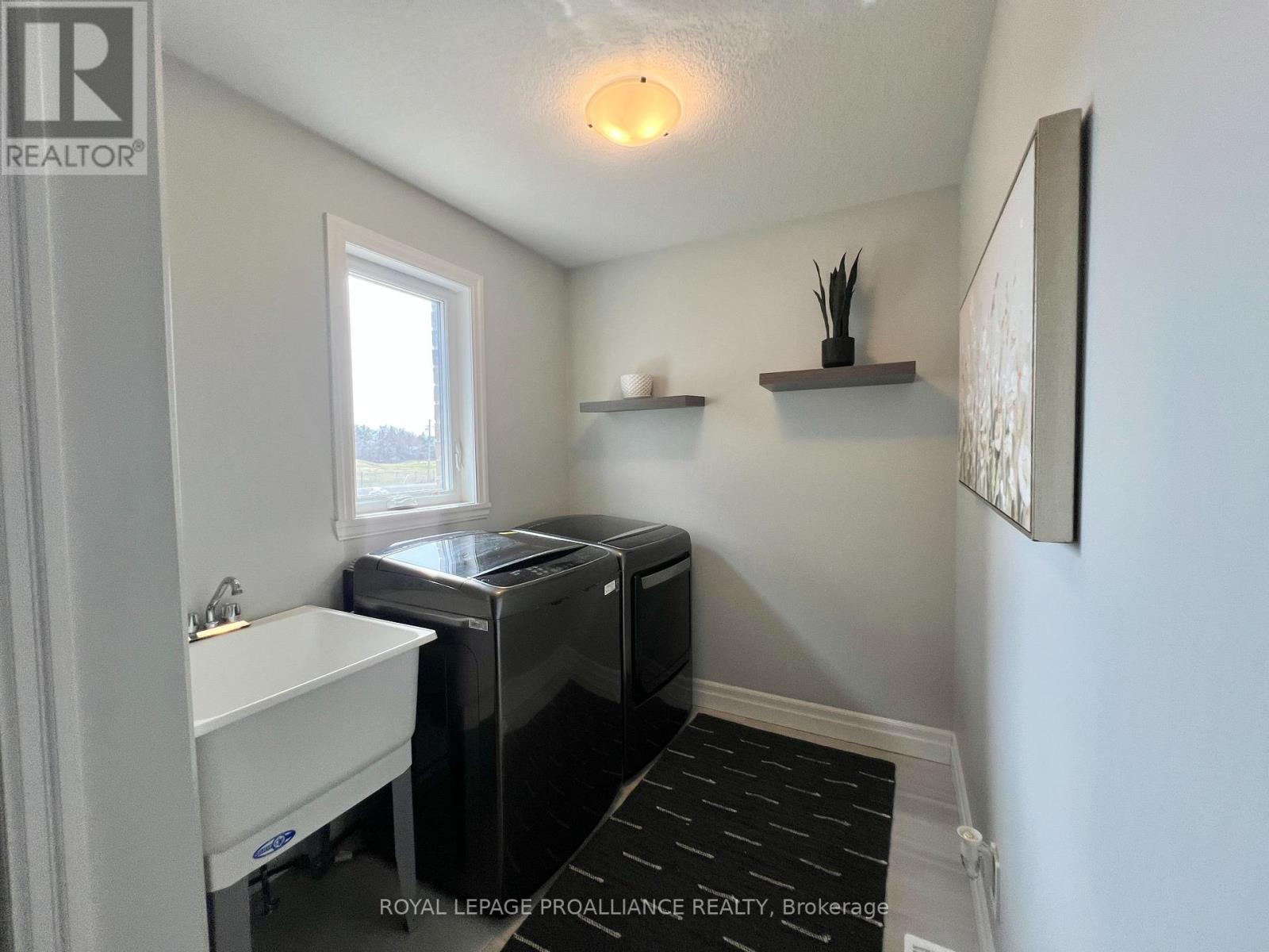 55 LANARK DRIVE - 8