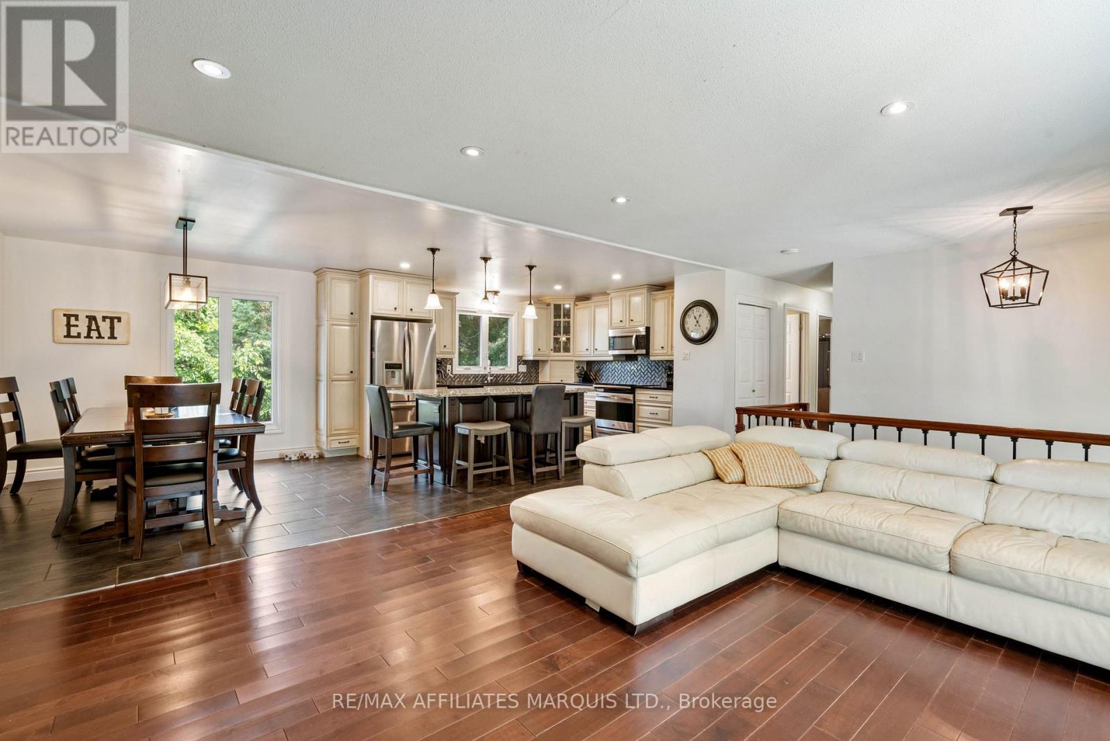 1507 CATHERINE STREET - 16